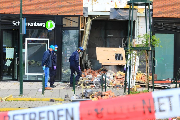 Ravage na plofkraak in het winkelcentrum