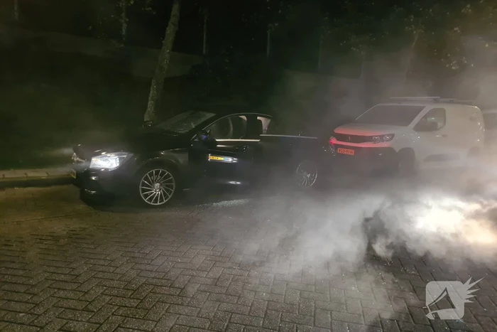 Brand in auto door vuurwerk