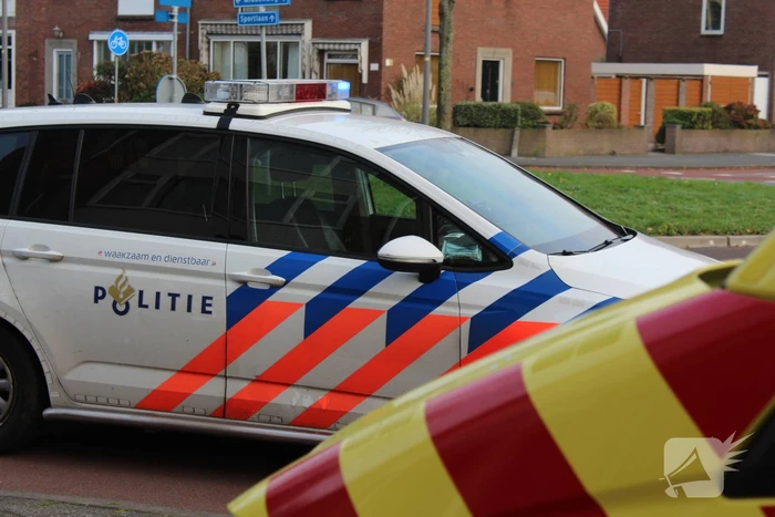Fietsster op rotonden aangereden door bestelbus