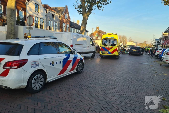 Personenauto komt in botsing met scooter