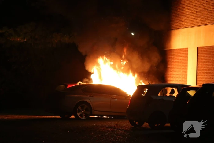 Auto verwoest door brand