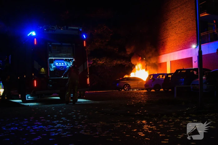 Auto verwoest door brand