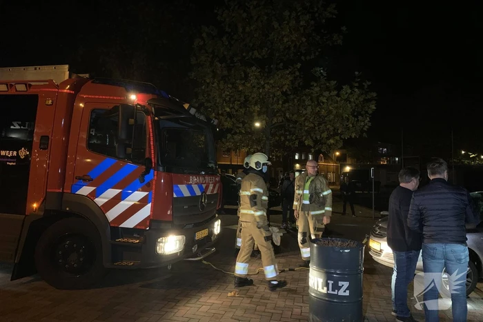 Auto rolt bijna van kade door vergeten handrem