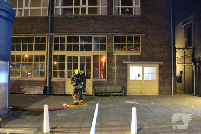 Felle brand in oud pand