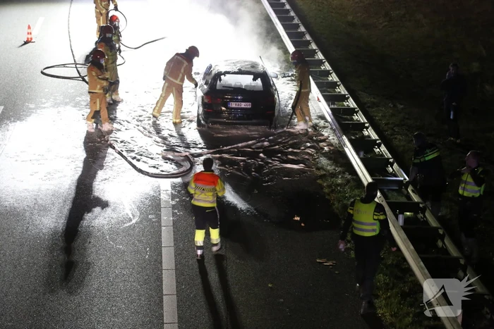 Auto volledig verwoest door brand
