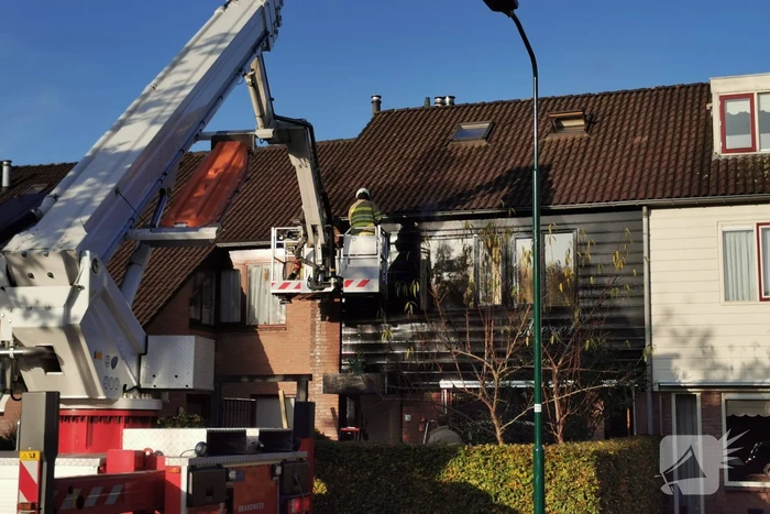 Brand in gevel van tussenwoning