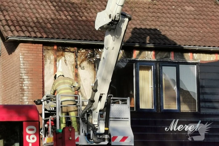 Brand in gevel van tussenwoning