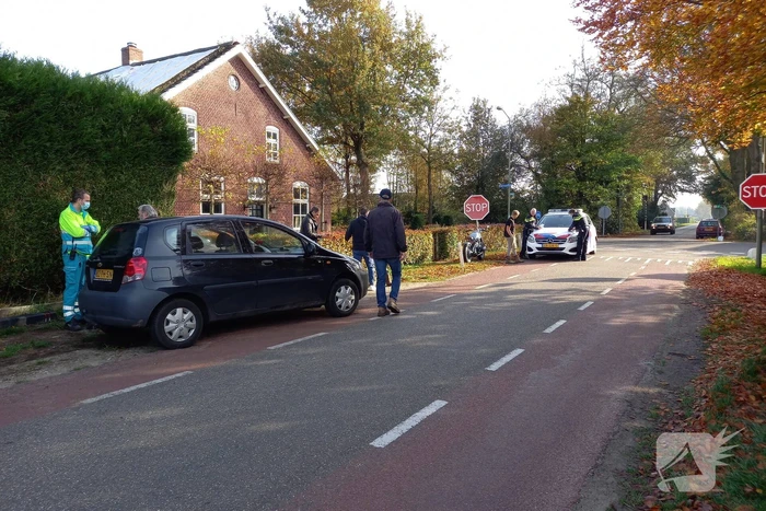 Automobilist gewond bij botsing met geparkeerde auto