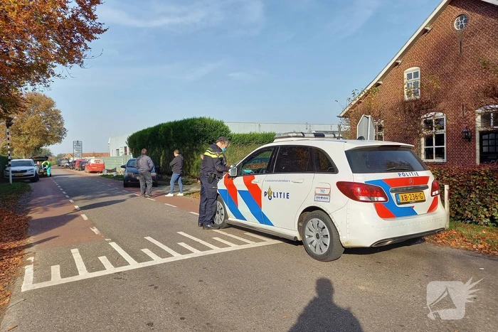 Automobilist gewond bij botsing met geparkeerde auto