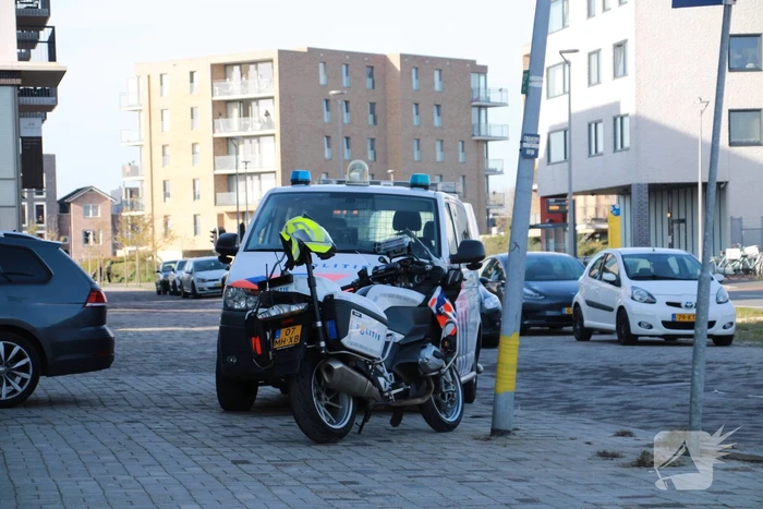 Overleden vrouw (26) aangetroffen in woning, man aangehouden