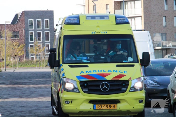 Overleden vrouw (26) aangetroffen in woning, man aangehouden
