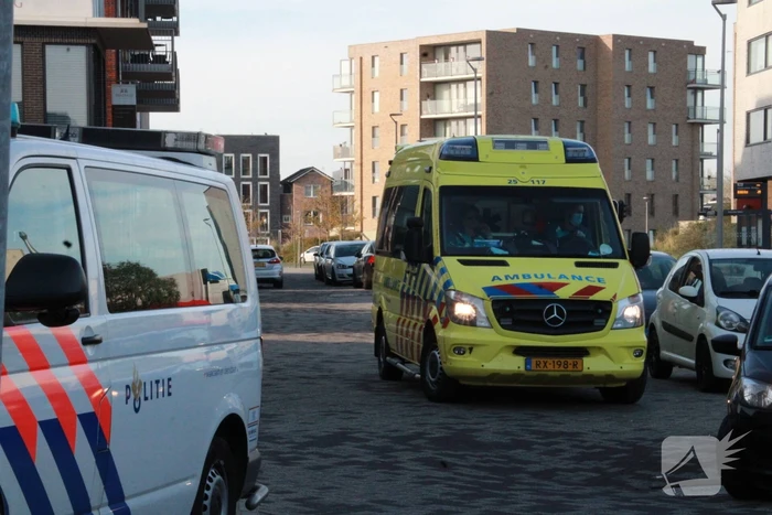 Overleden vrouw (26) aangetroffen in woning, man aangehouden