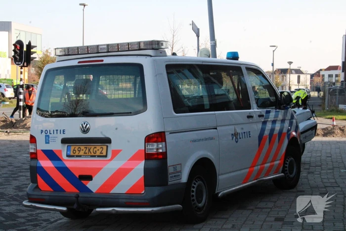 Overleden vrouw (26) aangetroffen in woning, man aangehouden