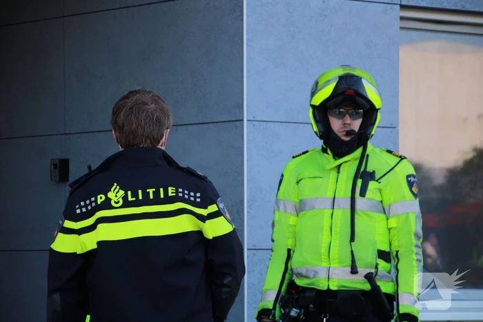 Overleden vrouw (26) aangetroffen in woning, man aangehouden