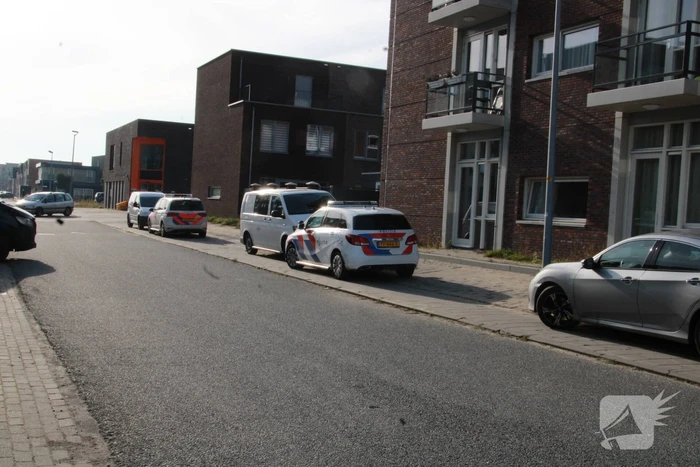 Overleden vrouw (26) aangetroffen in woning, man aangehouden