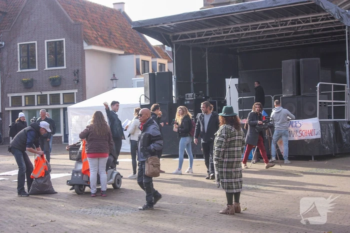 Demonstratie voor de vrijheid bij Onze Lieve Vrouwetoren