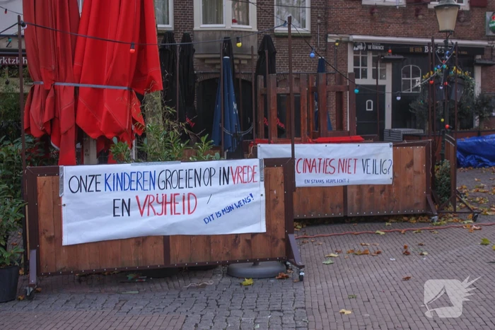 Demonstratie voor de vrijheid bij Onze Lieve Vrouwetoren