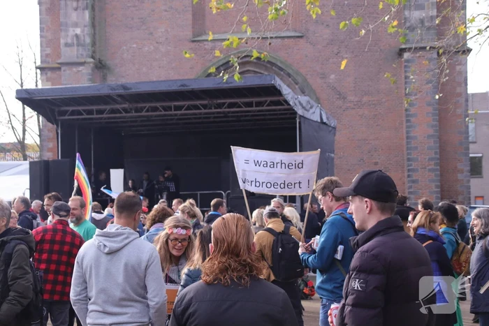 Demonstratie voor de vrijheid bij Onze Lieve Vrouwetoren