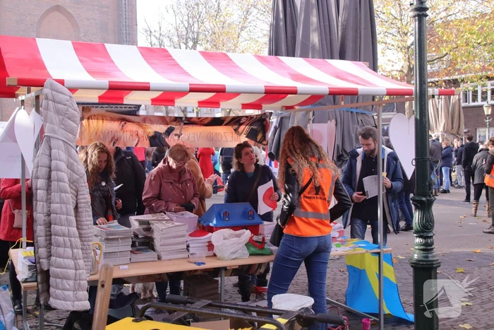 Demonstratie voor de vrijheid bij Onze Lieve Vrouwetoren
