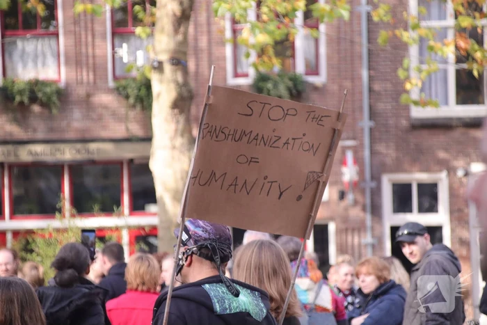 Demonstratie voor de vrijheid bij Onze Lieve Vrouwetoren