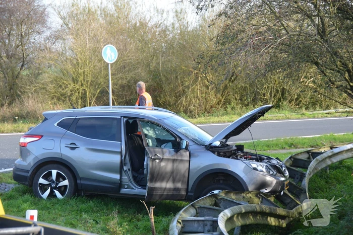 Twee gewonden bij frontale aanrijding