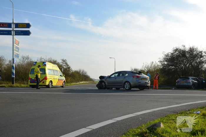 Twee gewonden bij frontale aanrijding