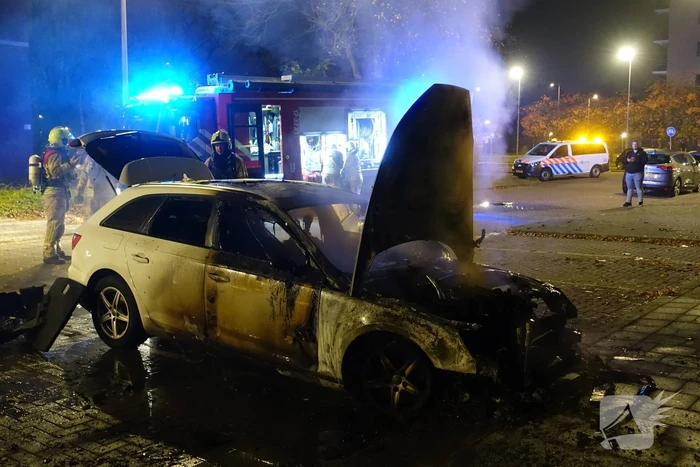 Auto verwoest door brand