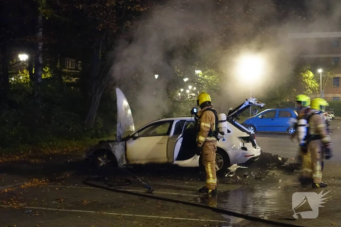 Auto verwoest door brand