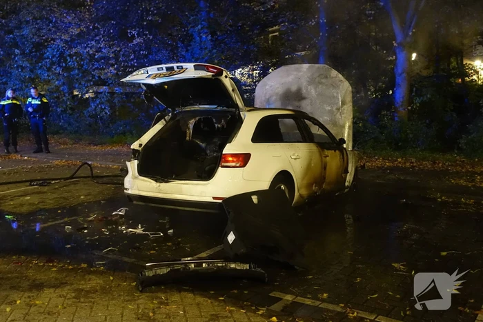 Auto verwoest door brand