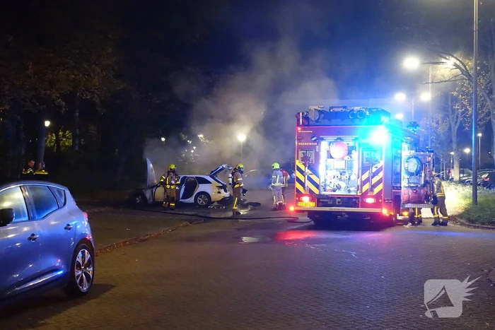 Auto verwoest door brand