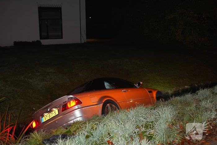 Automobilist onder invloed rijdt in op mensen en belandt in sloot