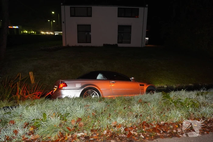 Automobilist onder invloed rijdt in op mensen en belandt in sloot