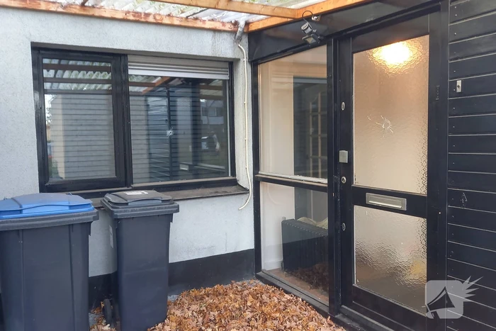 Woning beschoten, politie doet onderzoek