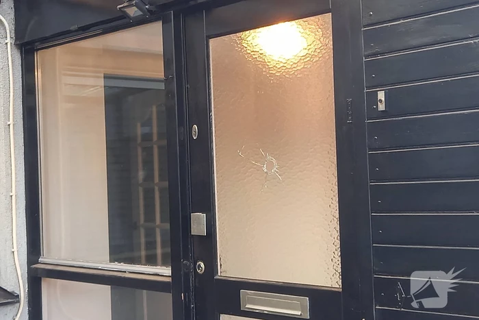 Woning beschoten, politie doet onderzoek