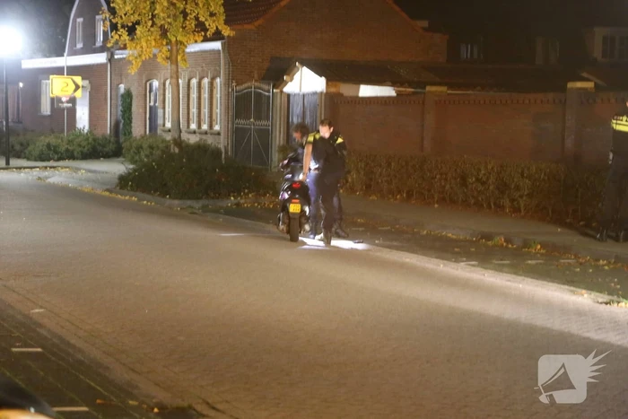 Scooterrijder (17) gooit bierkrat tijdens politieachtervolging