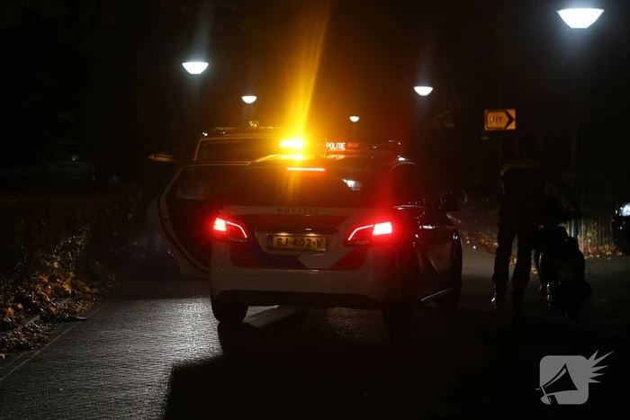 Scooterrijder (17) gooit bierkrat tijdens politieachtervolging