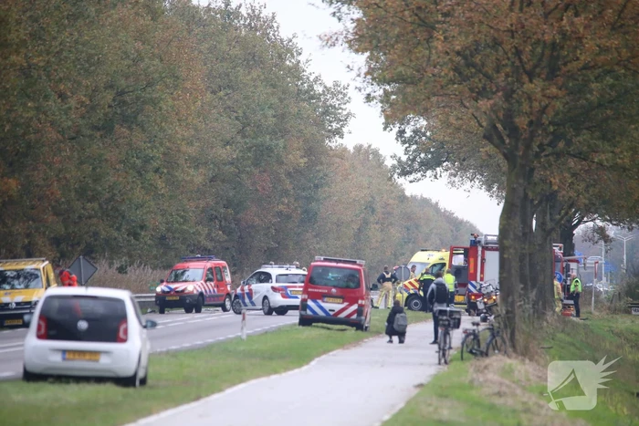 Frontale botsing tussen bestelbus van ANWB en personenauto
