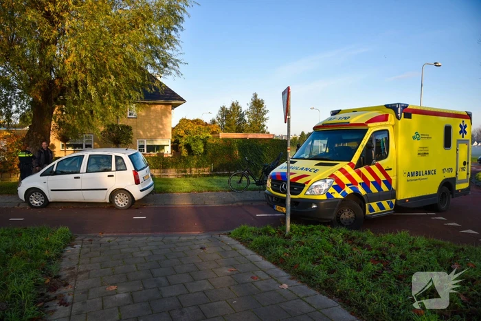 Fietsster gewond bij aanrijding op rotonde
