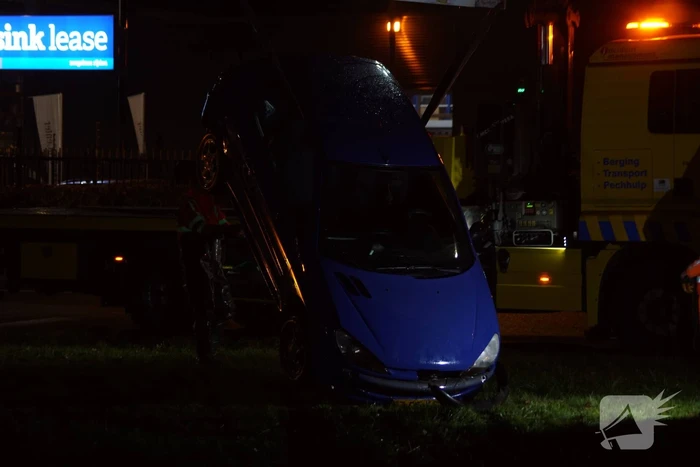 Auto te water geraakt, geen gewonden