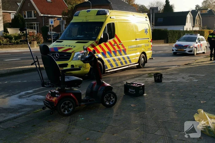 Botsing tussen scootmobiel en personenauto
