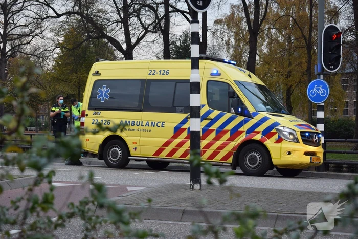 Te water geraakte persoon gewond naar ziekenhuis