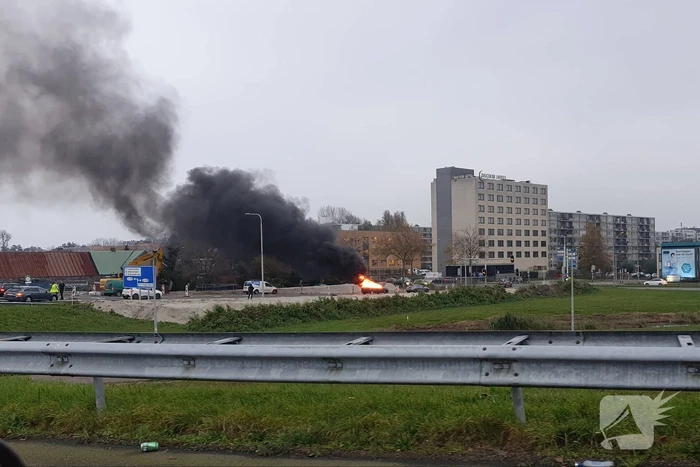 Personenauto brand af op afrit