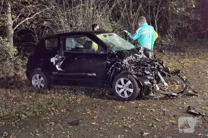 Auto slaat over de kop op snelweg