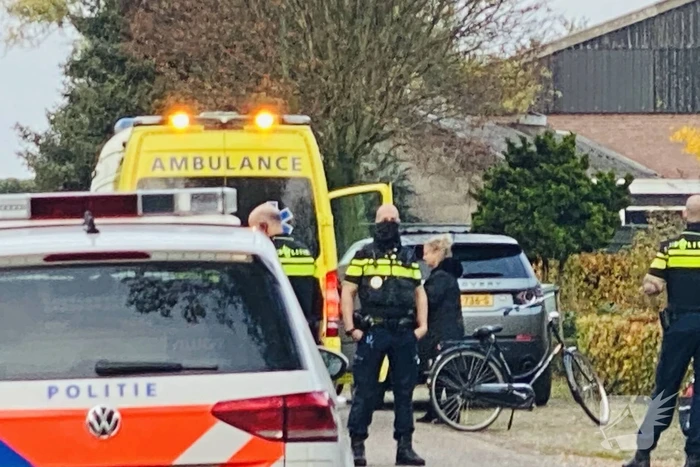 Fietser onderuit na botsing met auto