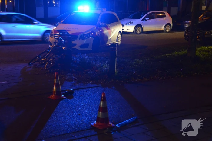 Automobilist rijdt door na aanrijding met fietser