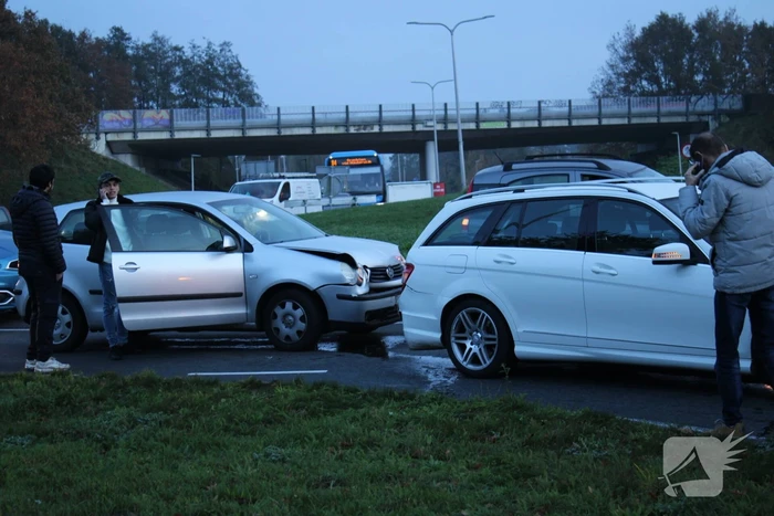 Schade na aanrijding tussen meerdere voertuigen