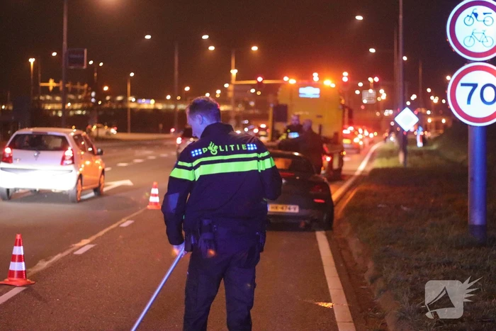 Auto's botsen voor stoplicht