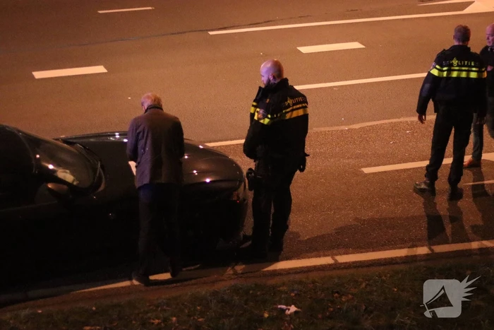 Auto's botsen voor stoplicht