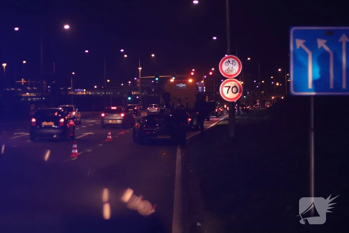 Auto's botsen voor stoplicht