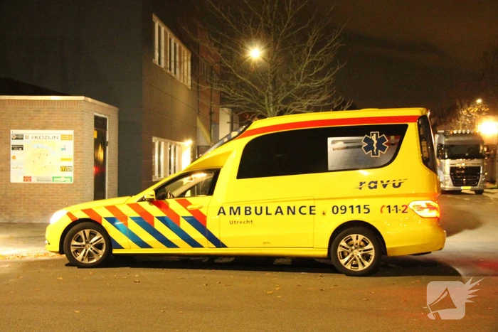 Scooterrijdster onderuit na botsing met auto